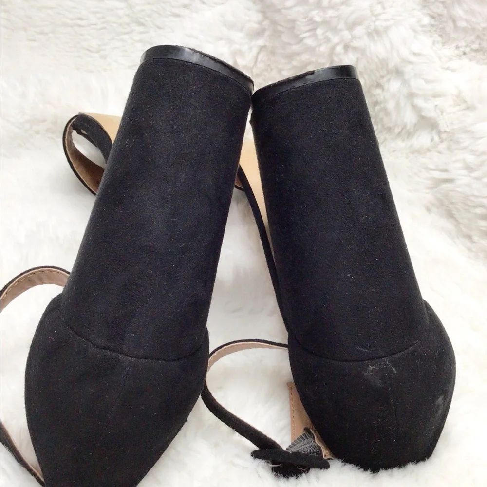 Urban Outfitters Black Faux Suede Ankle Strap Block Heel Sandals Size 8